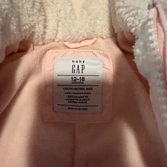 Gap snowsuit - Picture 2 of 9